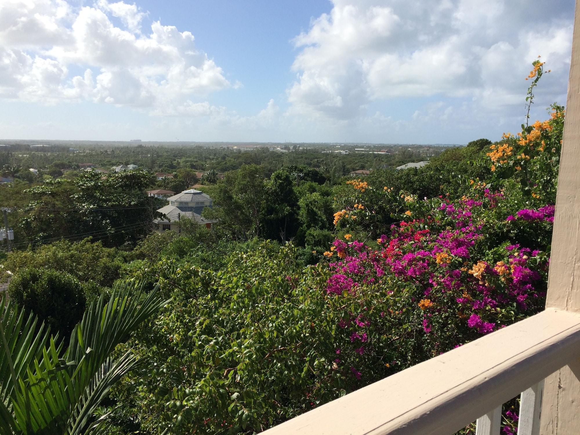 A Stone'S Throw Away Hotel Nassau Exterior foto