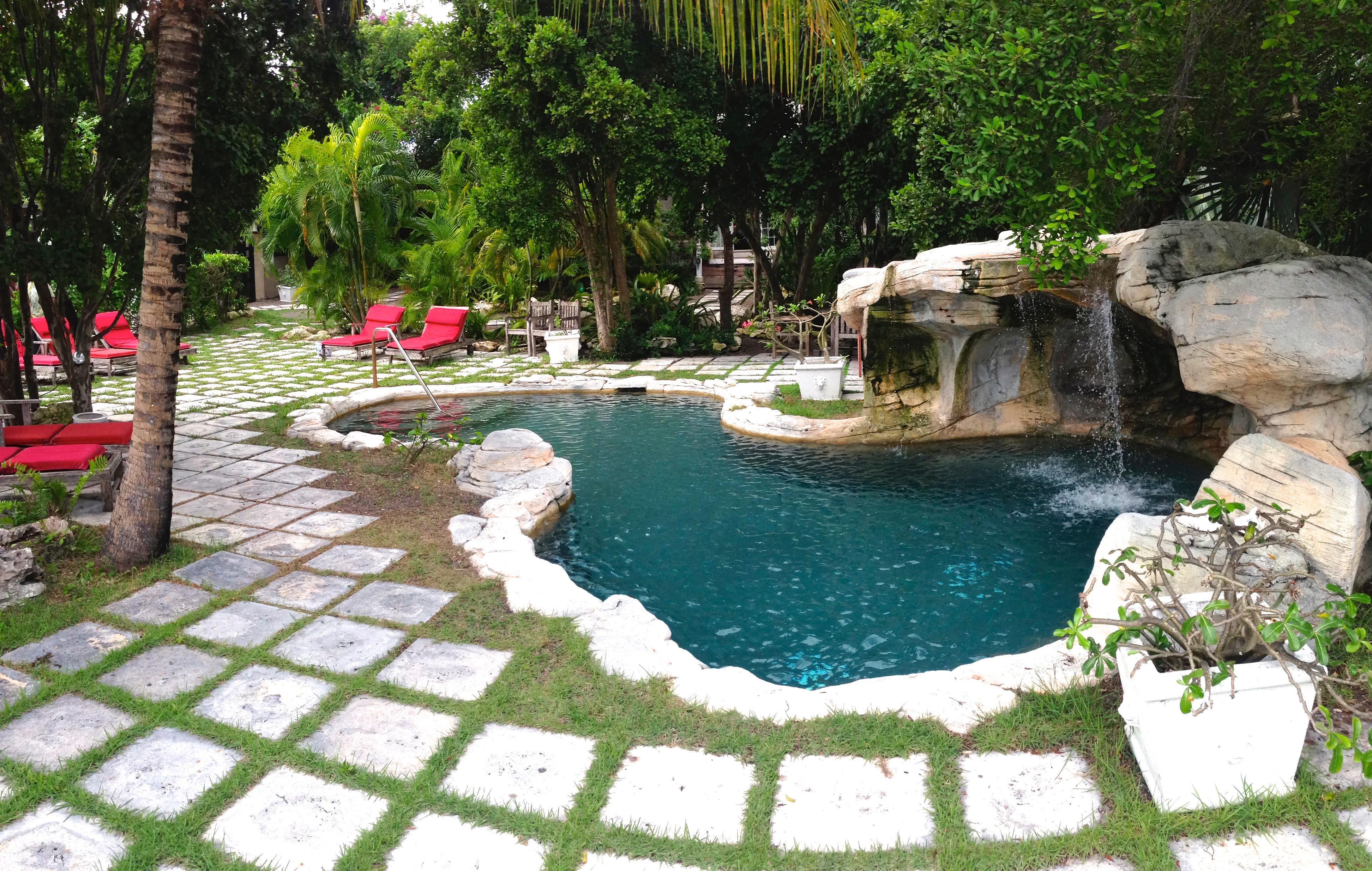 A Stone'S Throw Away Nassau Exterior foto