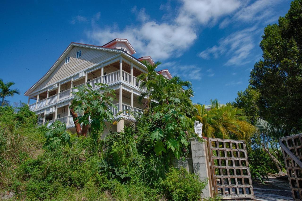 A Stone'S Throw Away Hotel Nassau Exterior foto