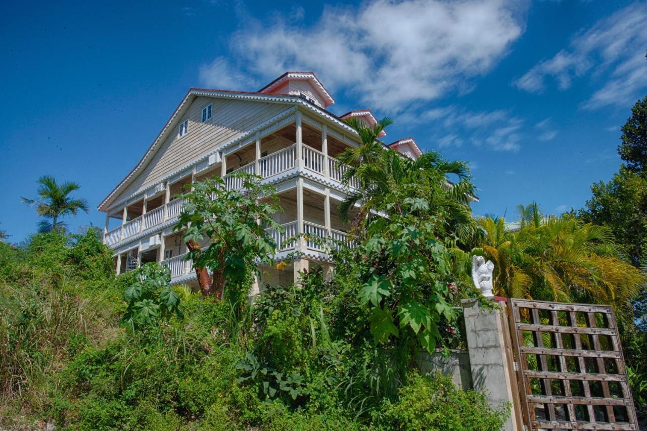 A Stone'S Throw Away Hotel Nassau Exterior foto