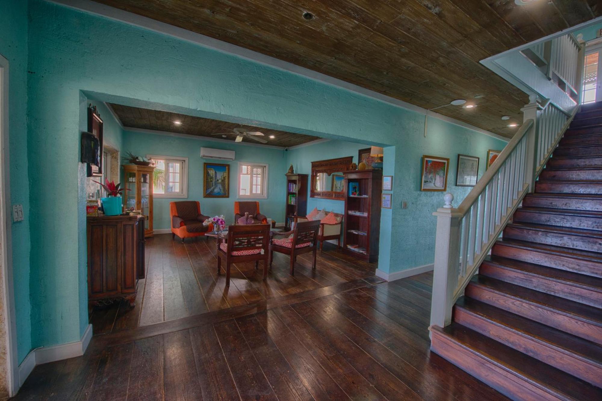 A Stone'S Throw Away Nassau Exterior foto