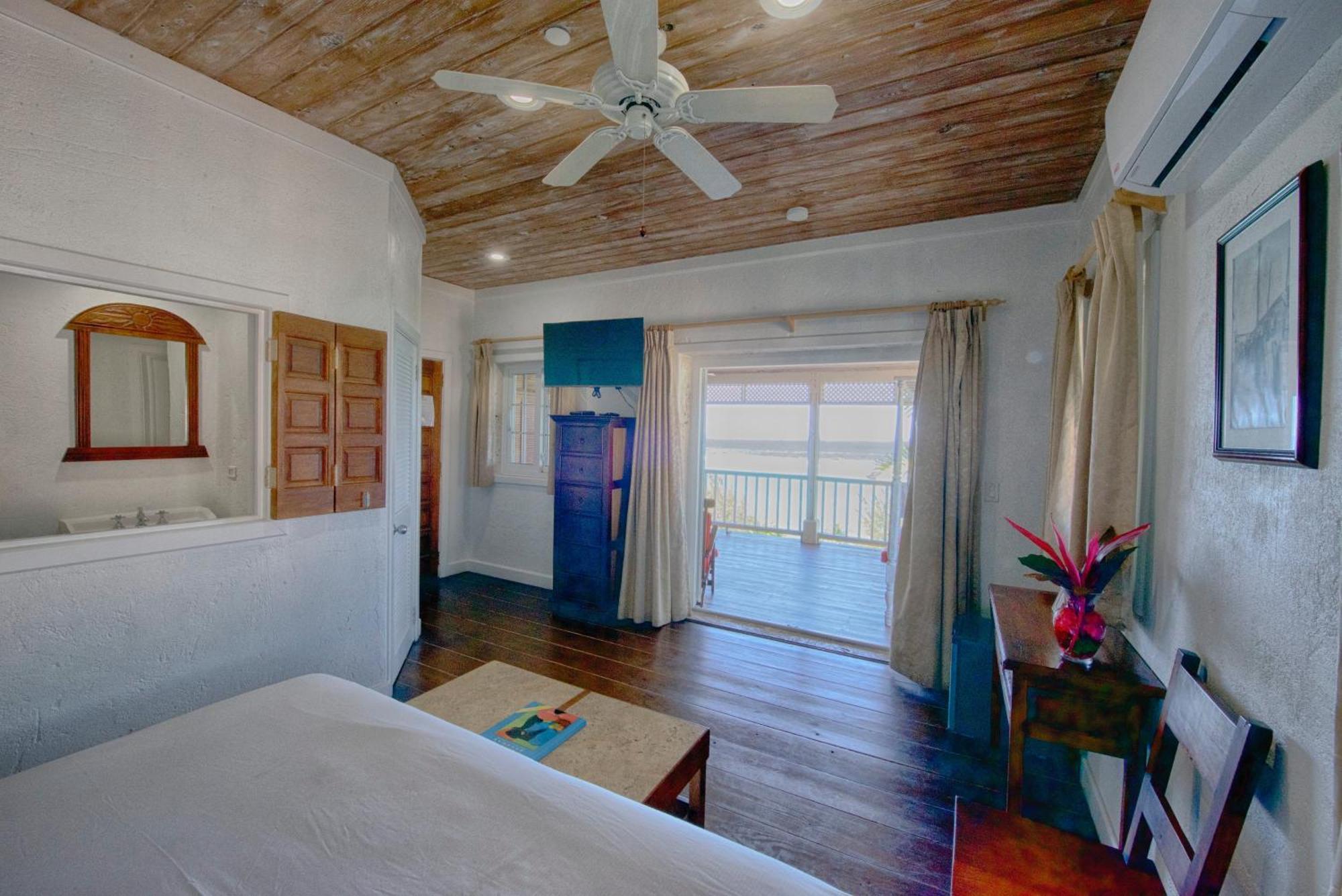 A Stone'S Throw Away Nassau Exterior foto