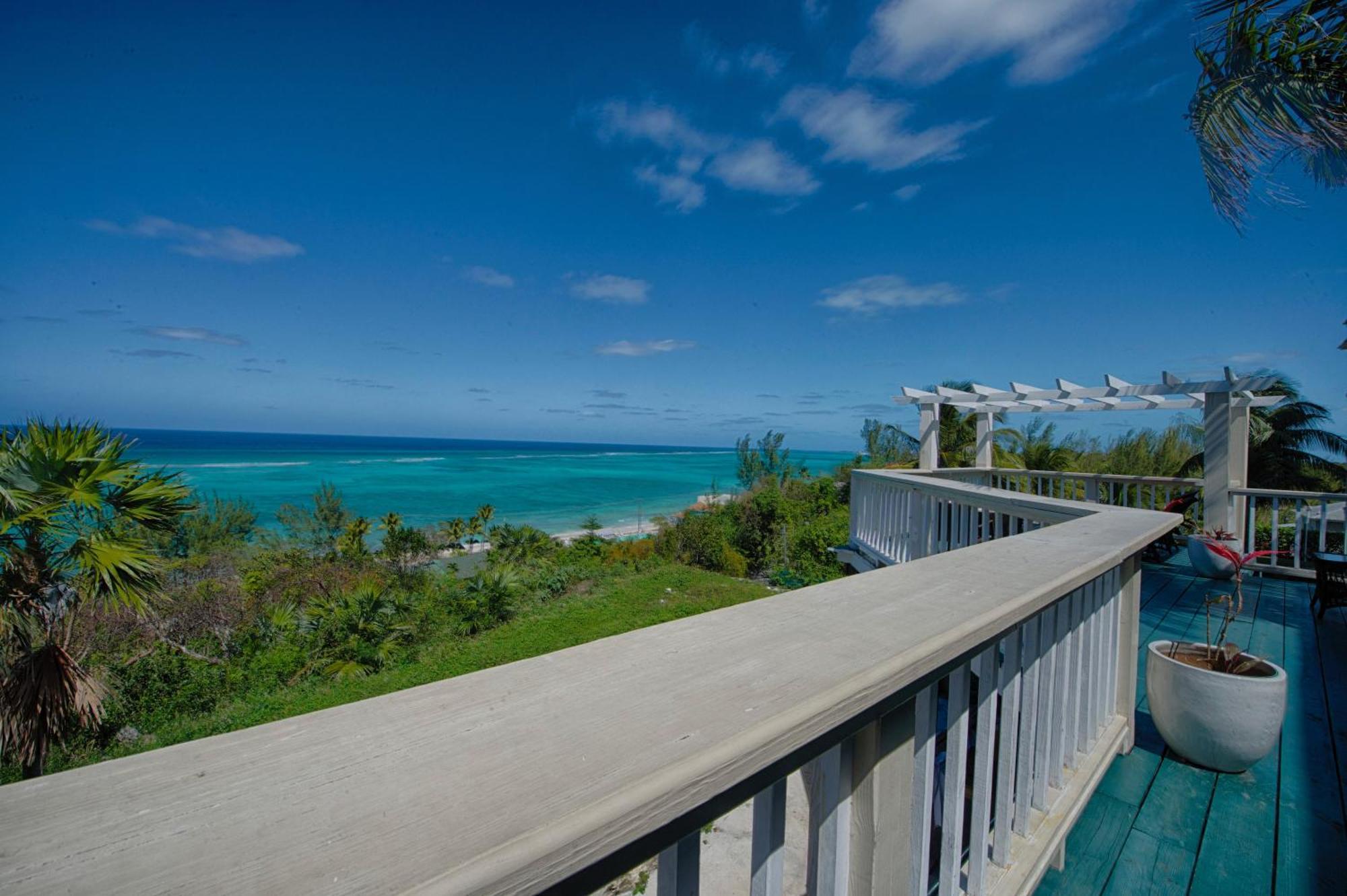 A Stone'S Throw Away Hotel Nassau Exterior foto