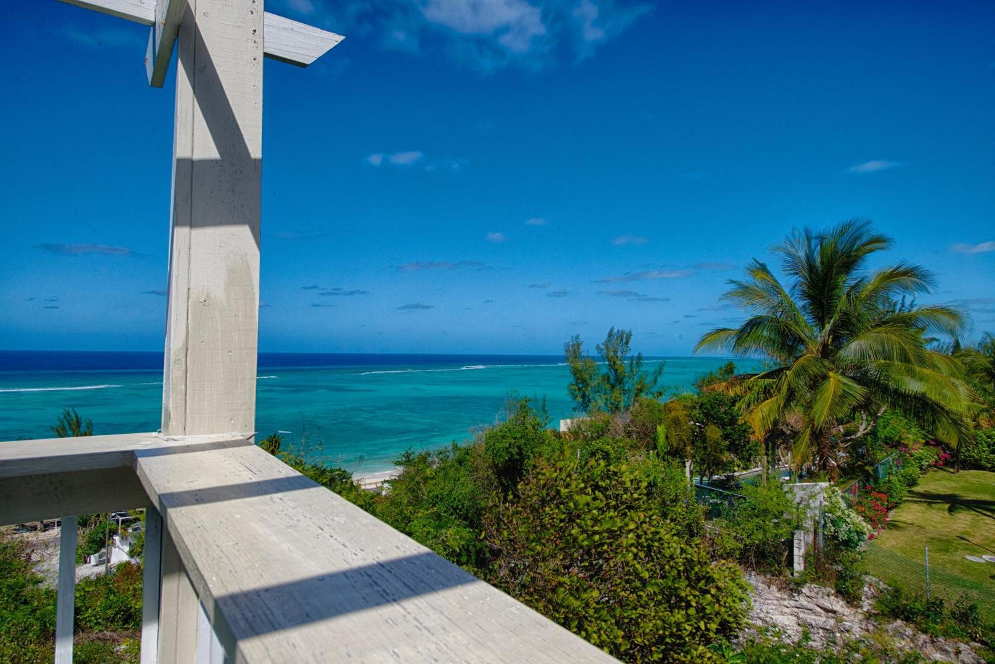 A Stone'S Throw Away Hotel Nassau Exterior foto