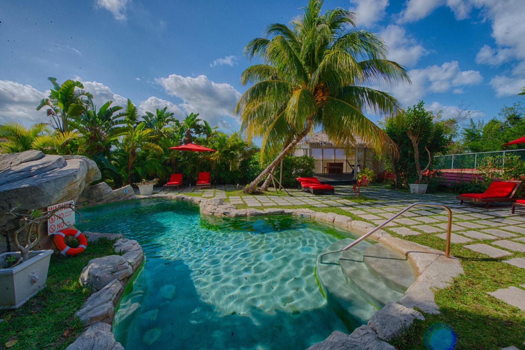 A Stone'S Throw Away Nassau Exterior foto