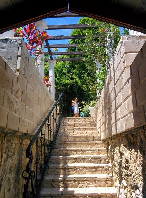 A Stone'S Throw Away Nassau Exterior foto